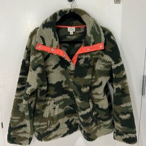 Camo pull over